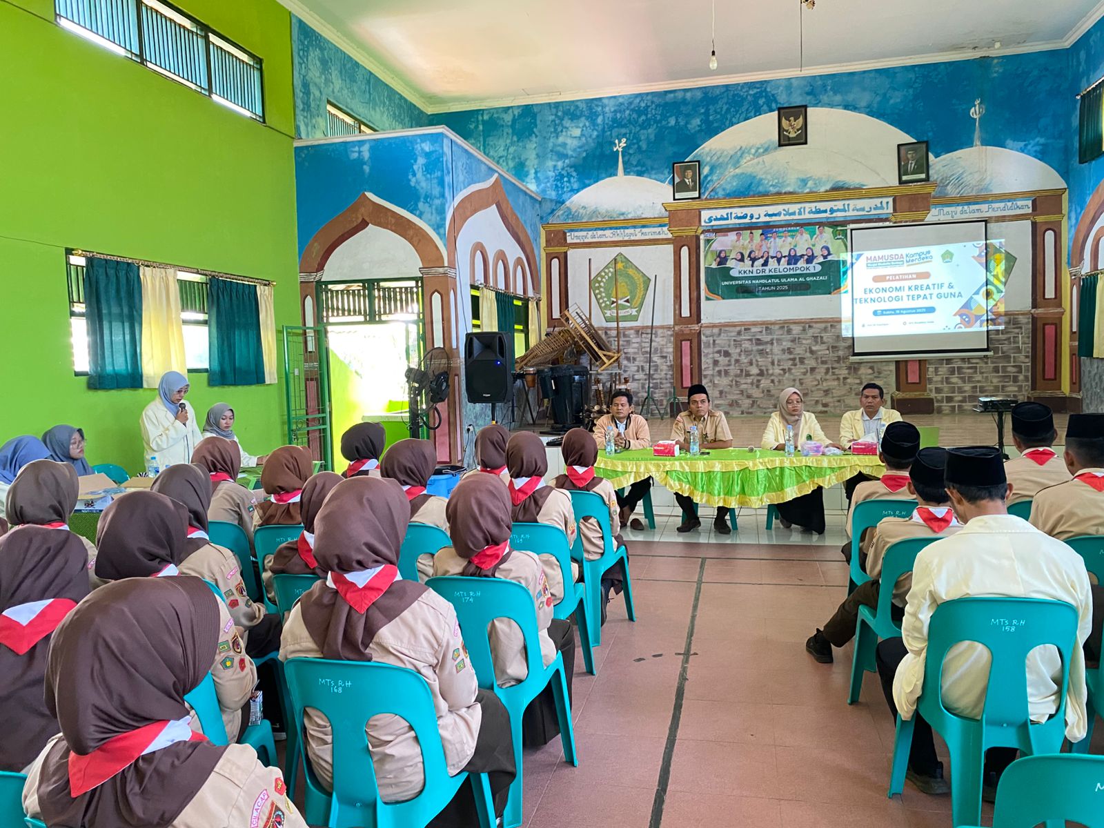 "Kreatif, Inovatif, Digital! Pelatihan Canva Buka Jalan Siswa MTs Roudhotul Huda Jadi Generasi Melek Teknologi" "Kreatif, Inovatif, Digital! Pelatihan Canva Buka Jalan Siswa MTs Roudhotul Huda Jadi Generasi Melek Teknologi"