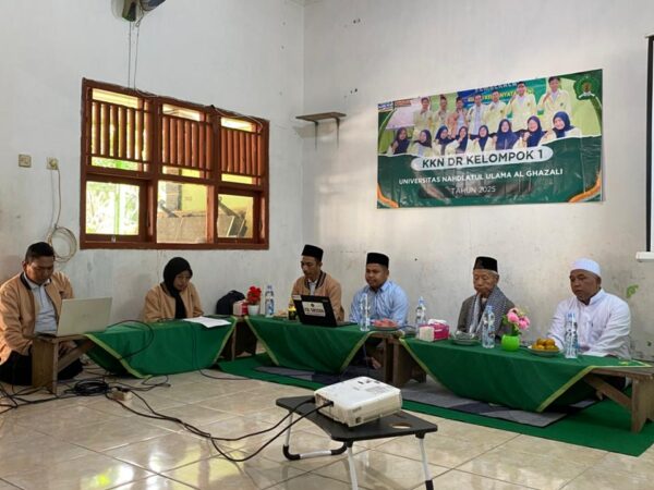Parenting di Era Digital: Masyarakat Glempang Pasir Belajar Pola Asuh Anak bersama KKN UNUGHA