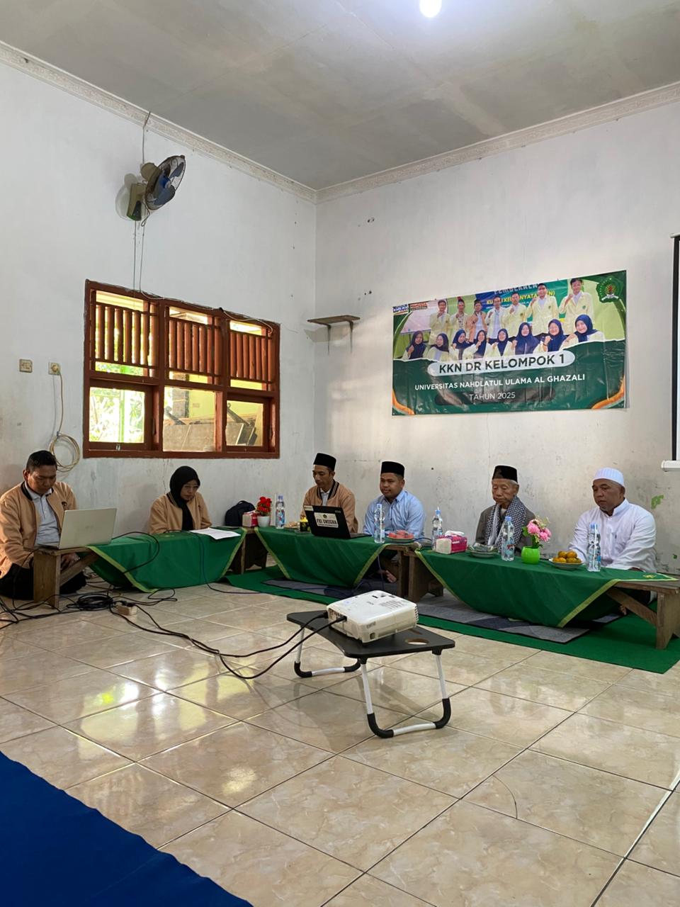 Parenting di Era Digital: Masyarakat Glempang Pasir Belajar Pola Asuh Anak bersama KKN UNUGHA